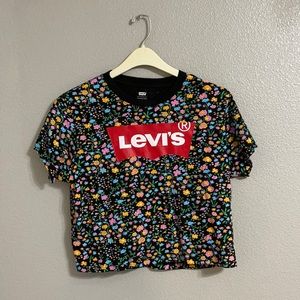 ⭐️NWOT CROPPED LEVI’S SHIRT⭐️